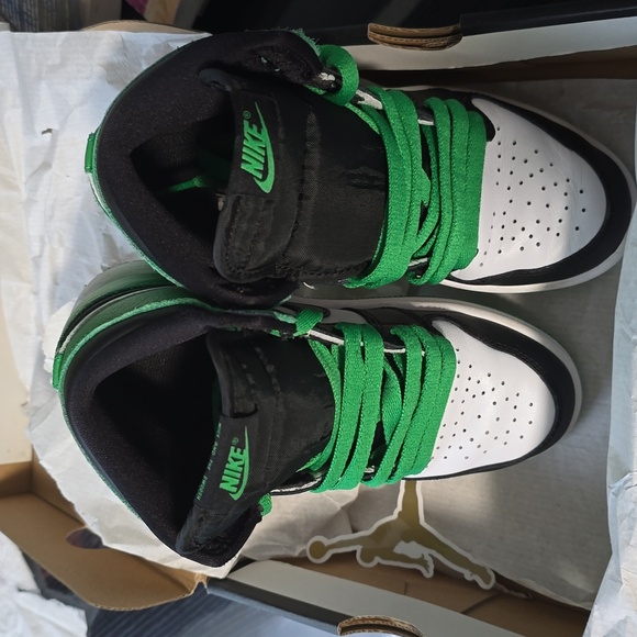 Jordan 1 Retro High OG (PS) Black Lucky Green-White Size 2Y - Picture 5 of 11